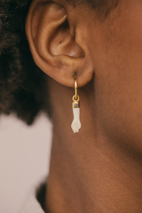 IVORY COLOR HAND EARRING SILVER